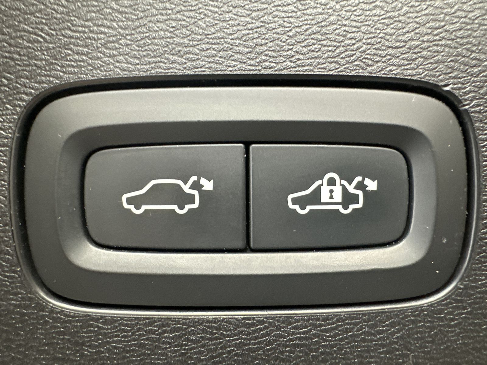 Fahrzeugabbildung Volvo V60 B4 Momentum Pro NAV+LED+SHZ+KAM+DIGDISP+SH