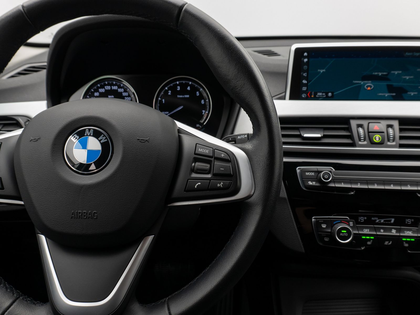 Fahrzeugabbildung BMW X1 sD18i Kamera DAB Alarm LED Navi Sport Geschwi