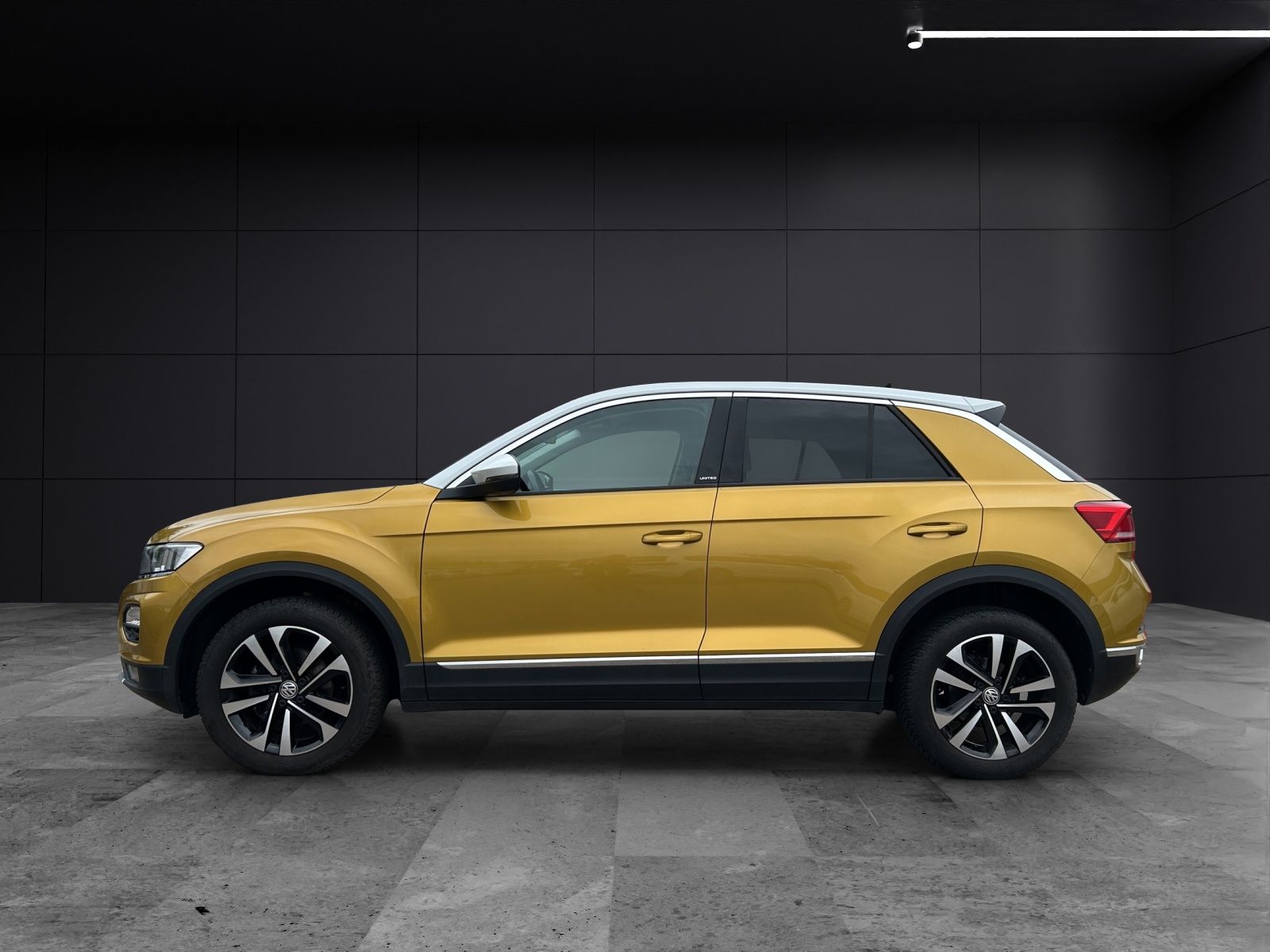 Fahrzeugabbildung Volkswagen T-Roc TSI United DSG LED Navi ACC AHK RFK SH