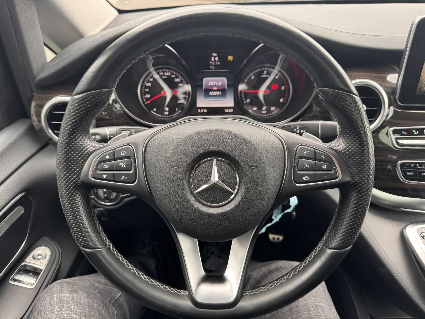 Fahrzeugabbildung Mercedes-Benz V 250 d AVA ED 4MATIC Panorama Tisch 360 Sound
