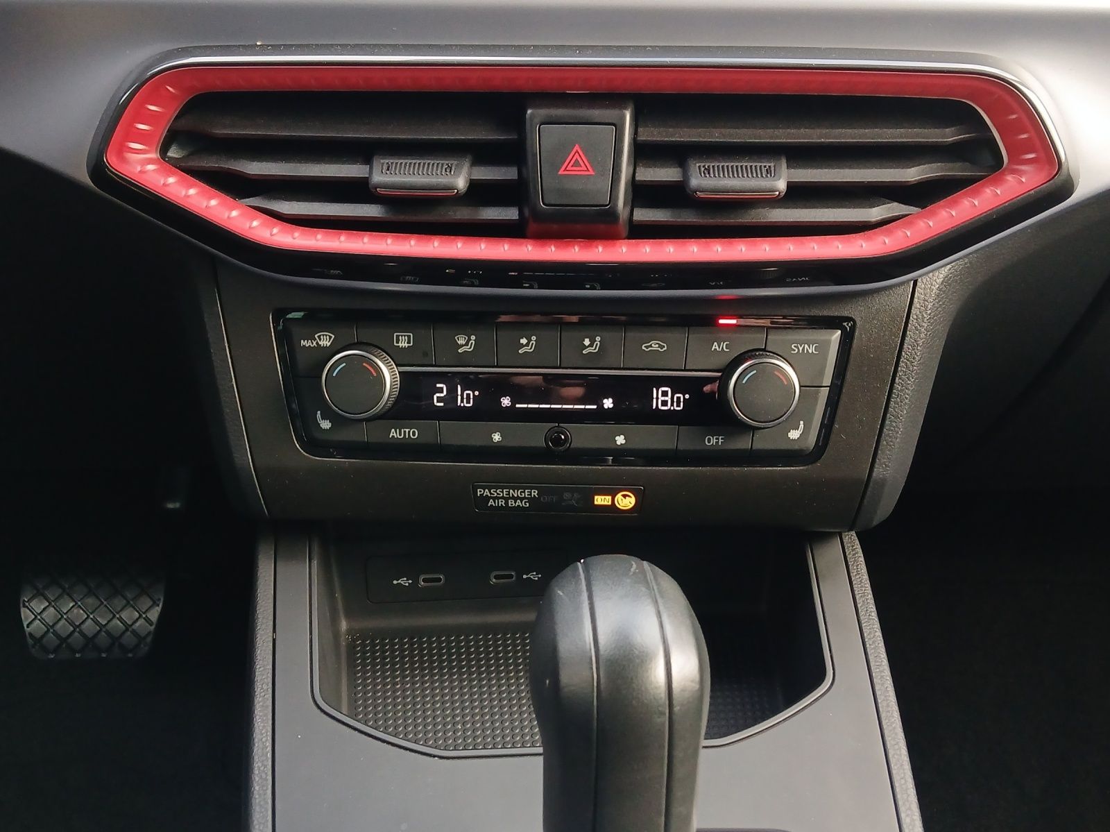 Fahrzeugabbildung SEAT Ibiza TSI FR DSG LED Navi AID ACC RFK SH 18"