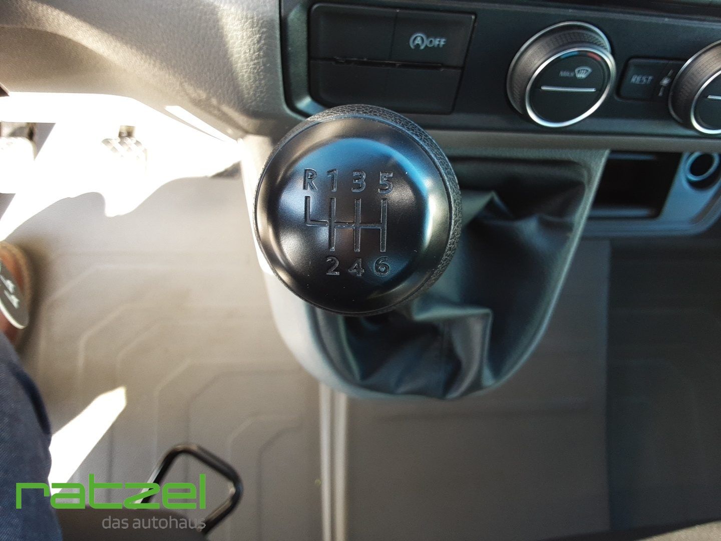 Fahrzeugabbildung Volkswagen Crafter Pritsche DOKA ML 2.0 TDI AHK Navi Klimaa