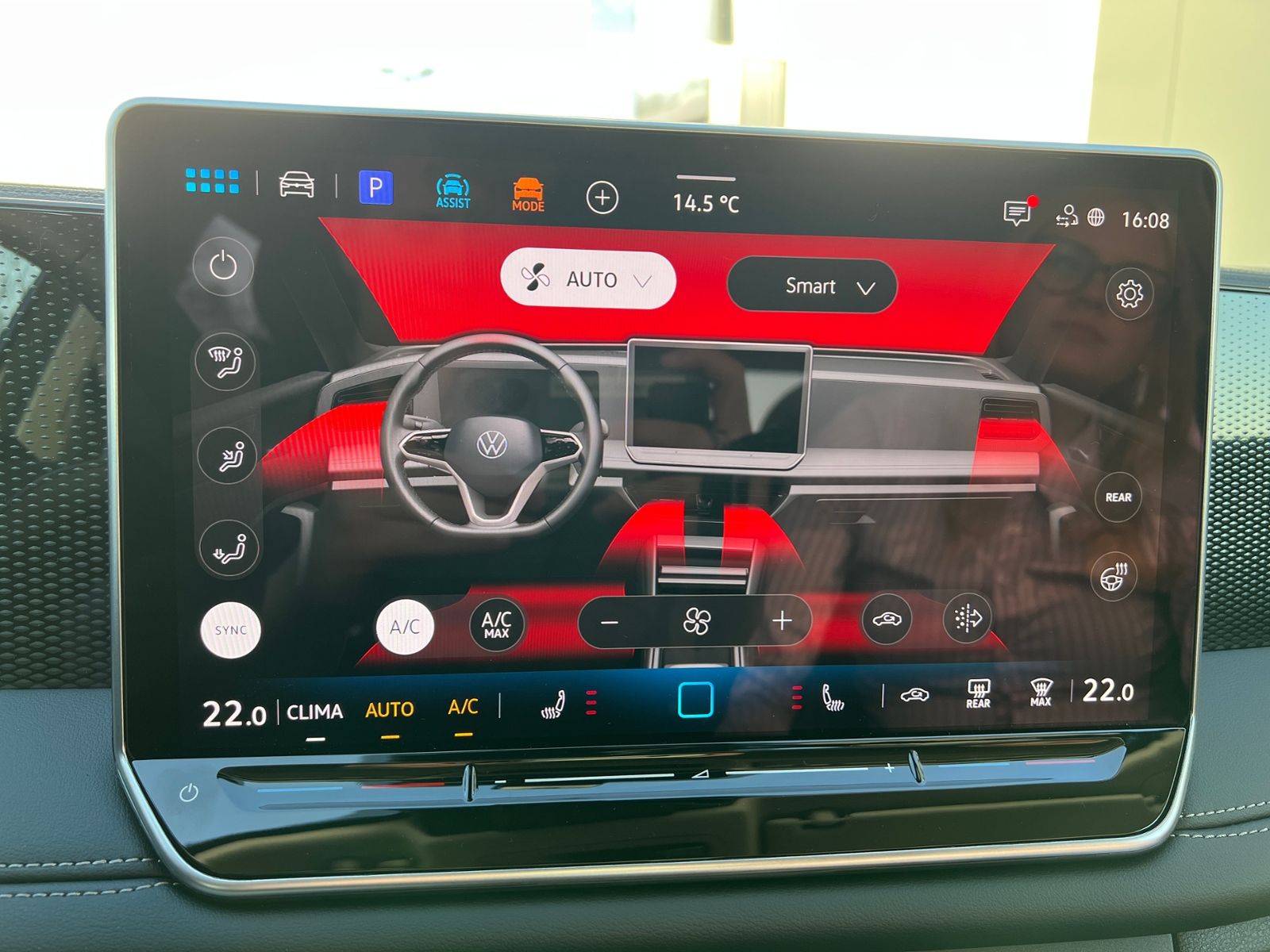 Fahrzeugabbildung Volkswagen Tiguan LIFE 1.5 eTSI DSG *AHK, LED Plus, Kamera,