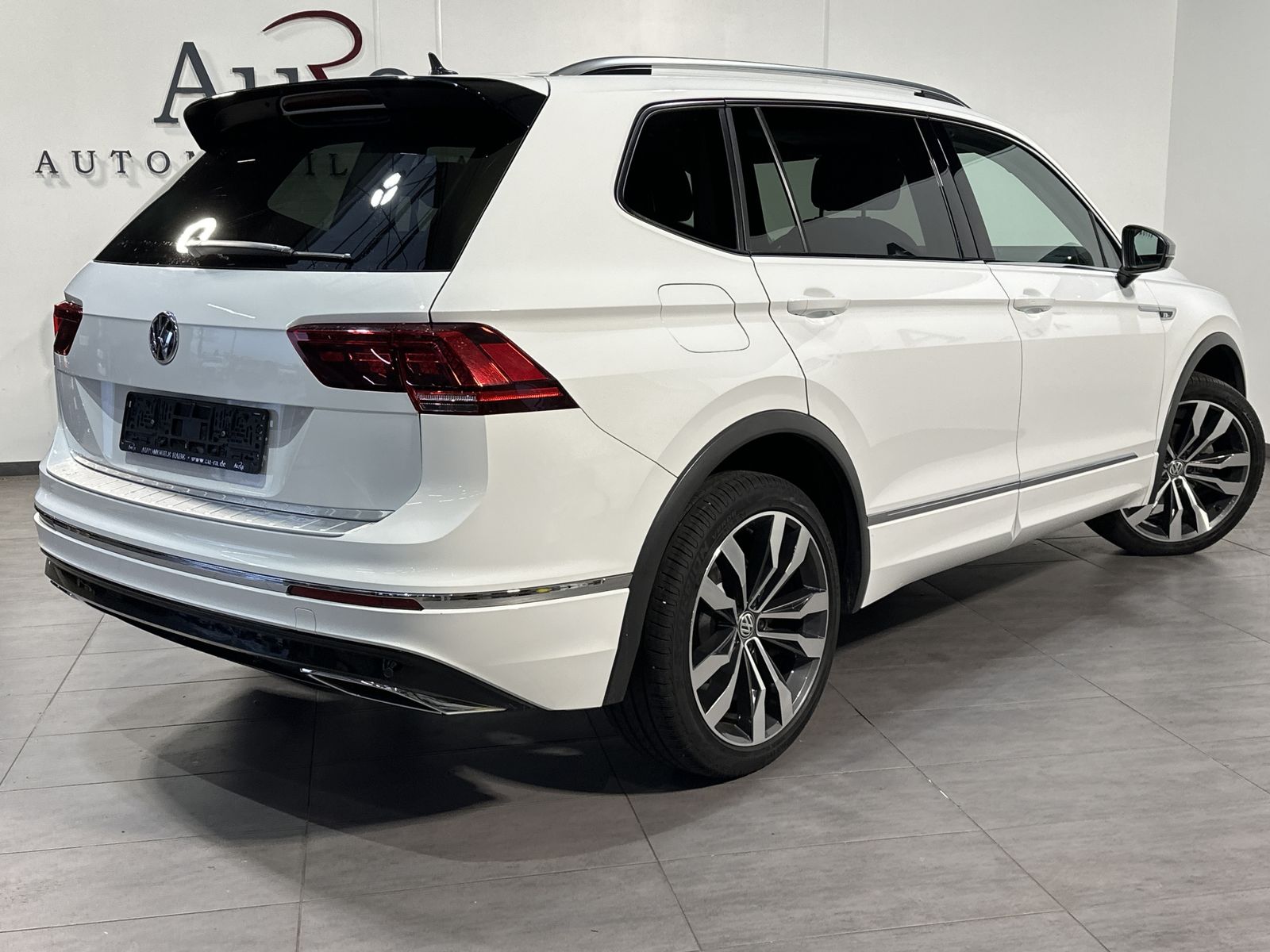 Fahrzeugabbildung Volkswagen Tiguan Allspace 4Motion R-Line NAV+LED+AHK+20ZO