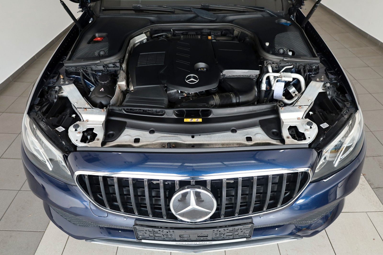 Fahrzeugabbildung Mercedes-Benz E 300 d Coupe,Avantgarde,Panorama,ACC,AHK el,20"