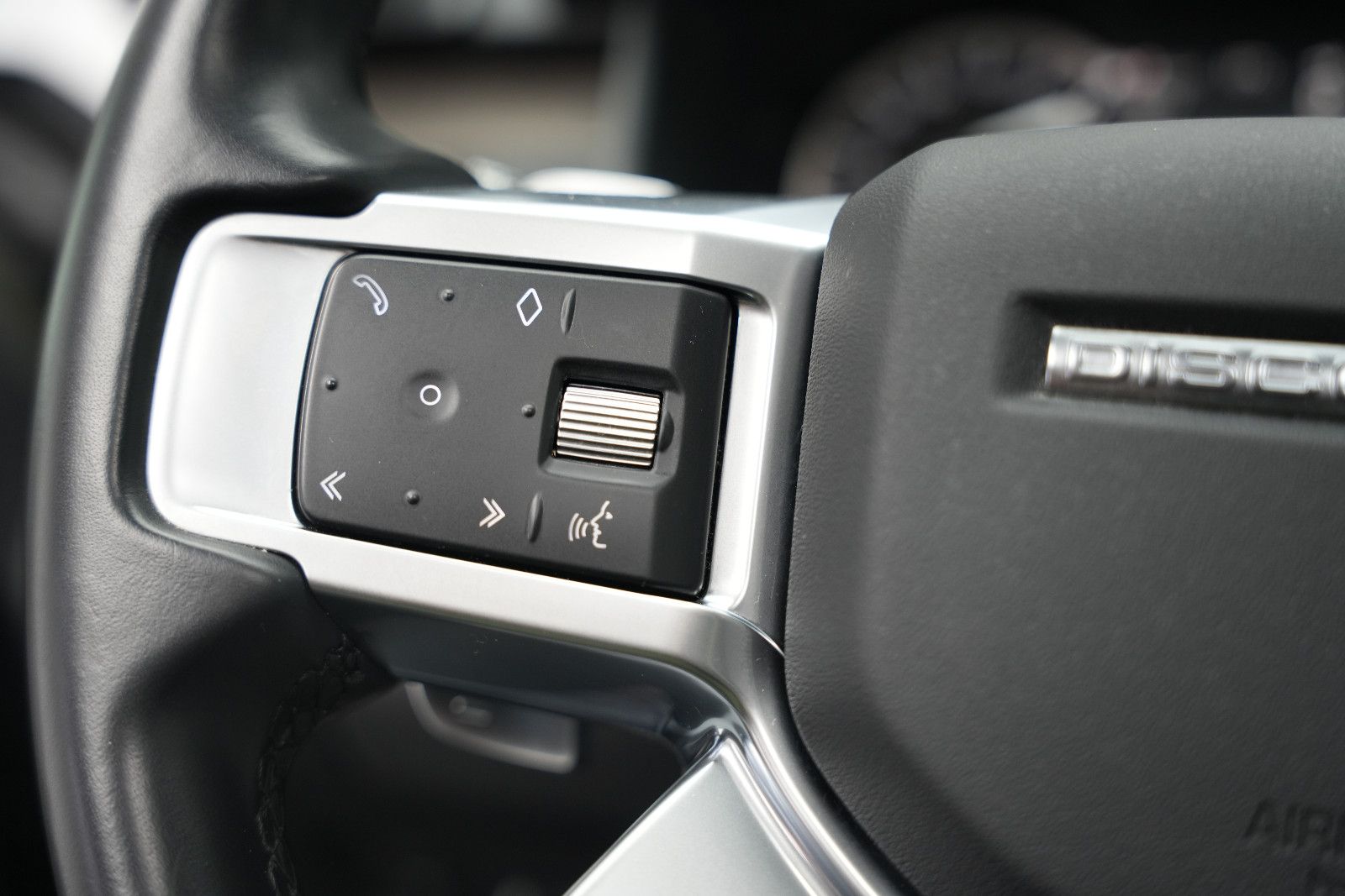 Fahrzeugabbildung Land Rover Discovery R-Dynamic AWD/7-SITZER/360'°Cam/AHK