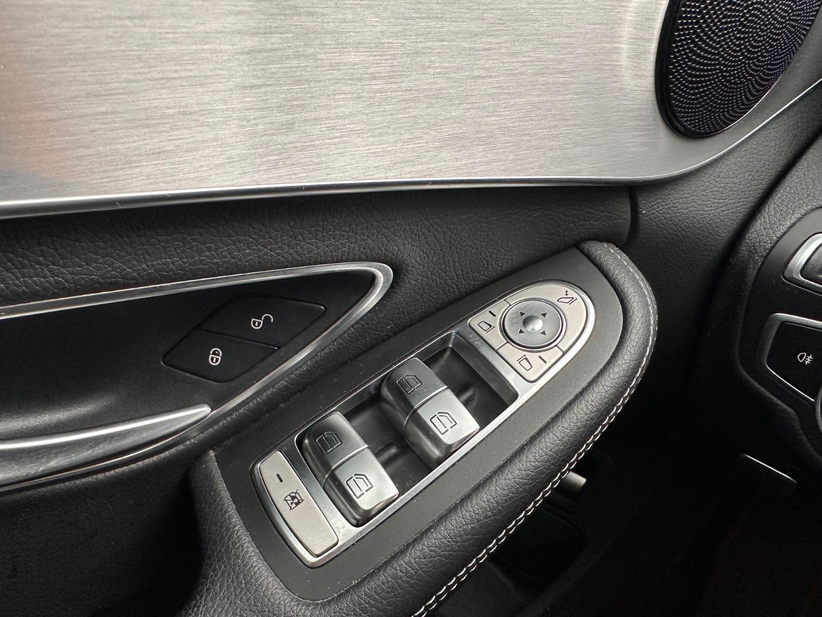 Fahrzeugabbildung Mercedes-Benz C 220 d T-Modell AMG Line Autm. LED/Navi/GRA/PDC