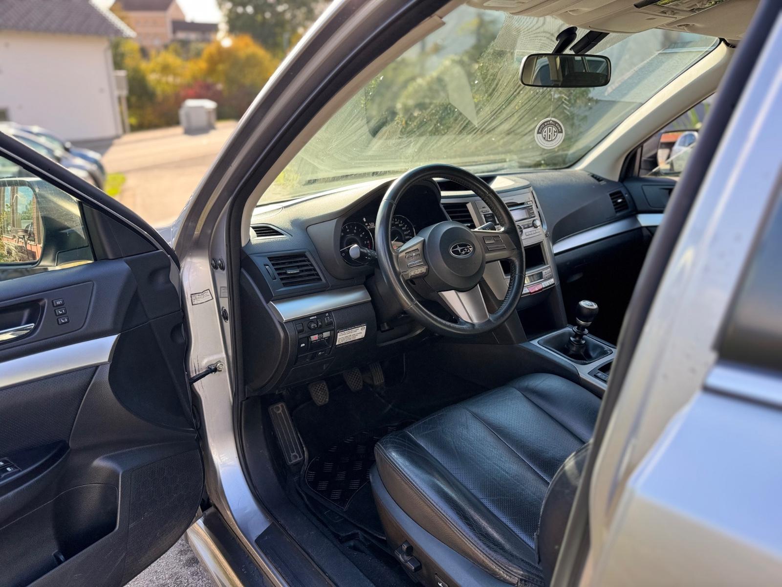 Subaru Outback 2010 — photo 16