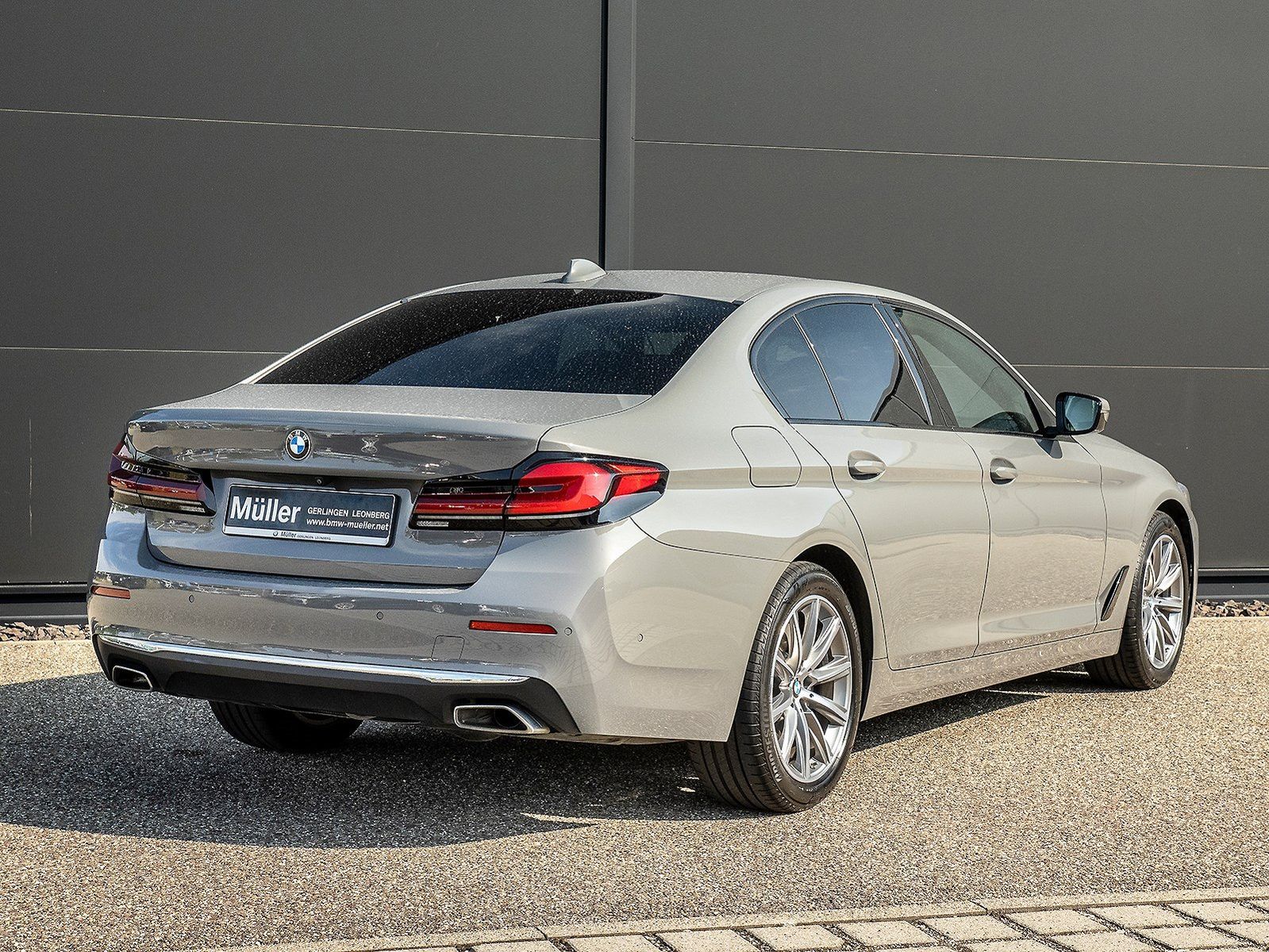 BMW 530d Lim LuxuryLine HUD ACC AHK Standheiz Laser  imagem 2