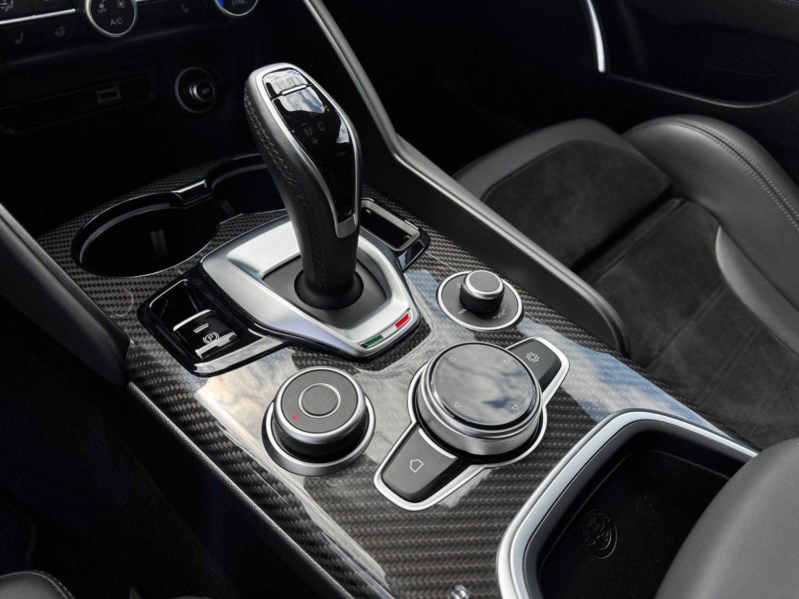 Fahrzeugabbildung Alfa Romeo Giulia Quadrifoglio 510PS 1.HAND NAVI KAMERA