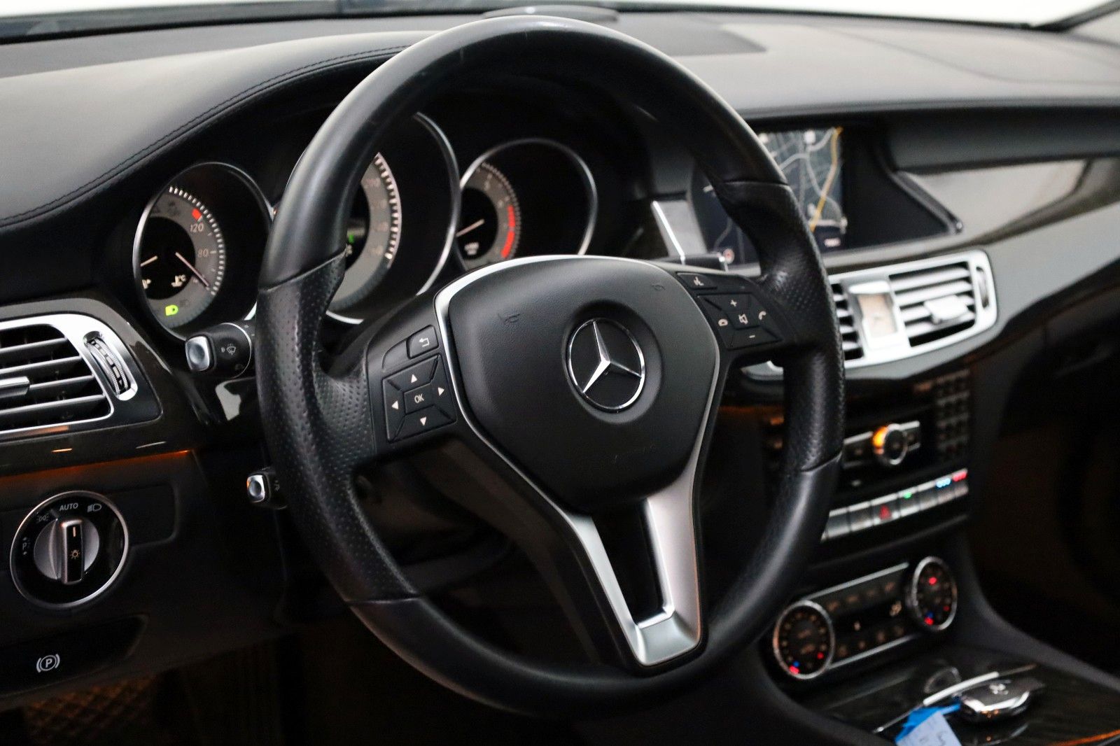 Fahrzeugabbildung Mercedes-Benz CLS 350 SB Sport Leder,Navi,LED,SD,SH+Belüftung