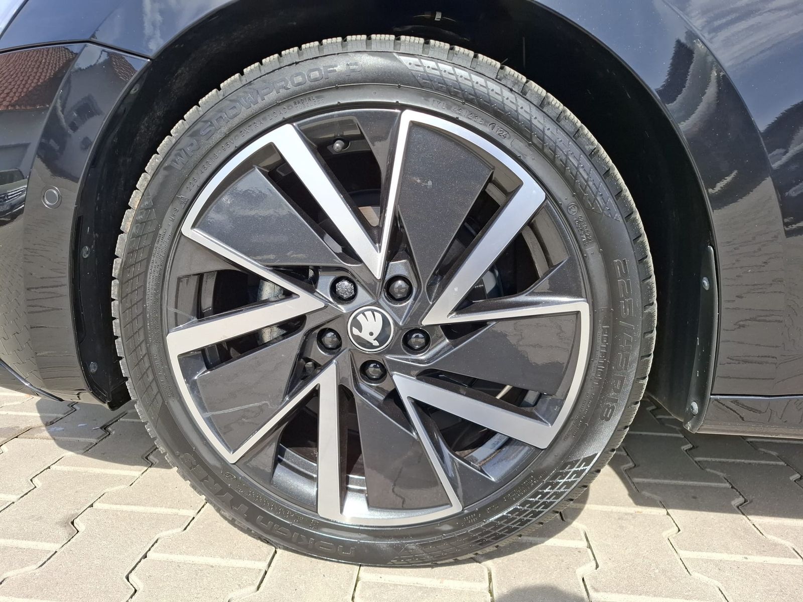 Fahrzeugabbildung SKODA Octavia 2.0 DSG Sportline MATRIX*AHK*CANTON*5J.G