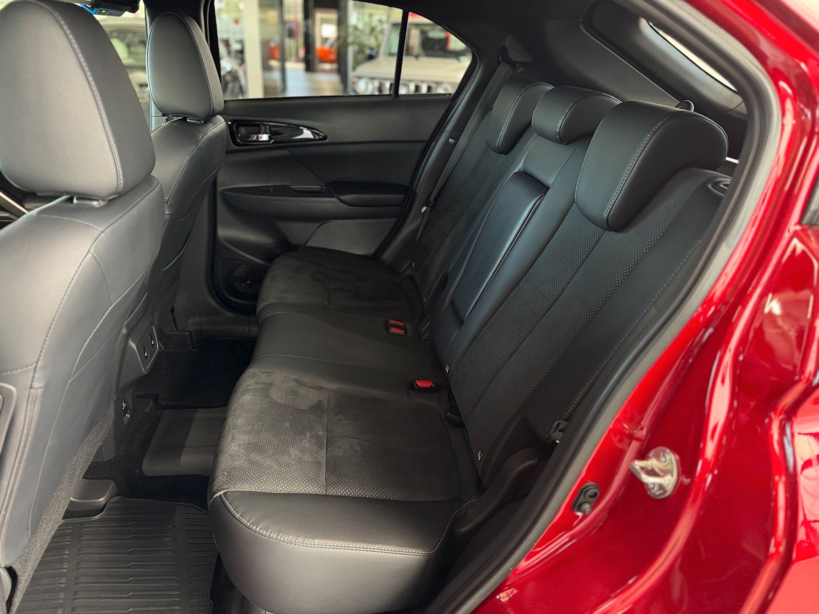 Fahrzeugabbildung Mitsubishi Eclipse Cross 2.4 PHEV Select Black 4WD "AHK"