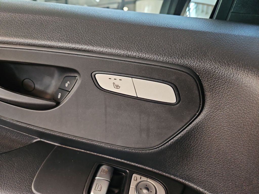 Fahrzeugabbildung Mercedes-Benz eVito 112 Kasten extralang PTS SHZ 180°Türen GRA