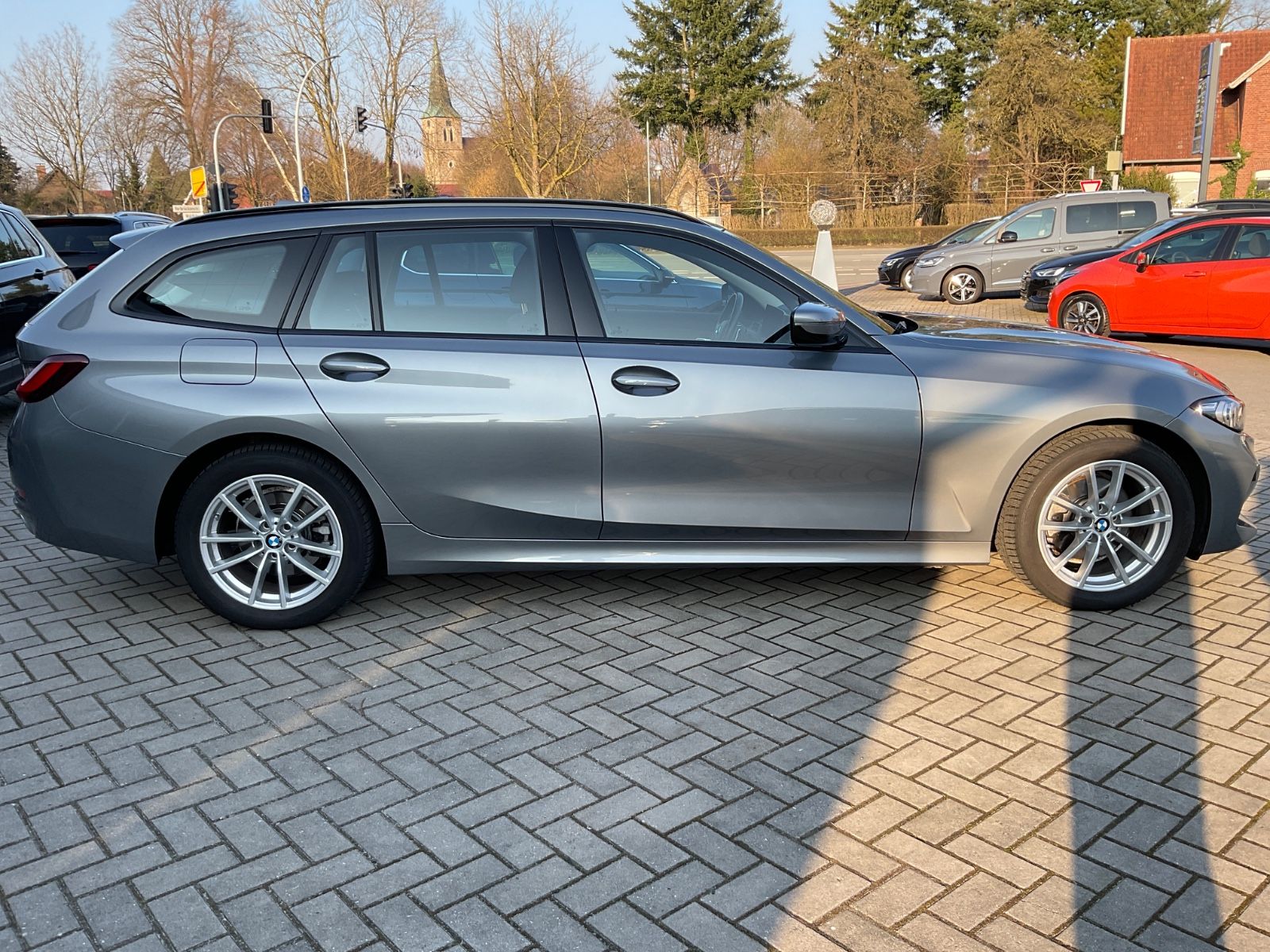 Fahrzeugabbildung BMW 320d xDrive Touring Advantage Automatic