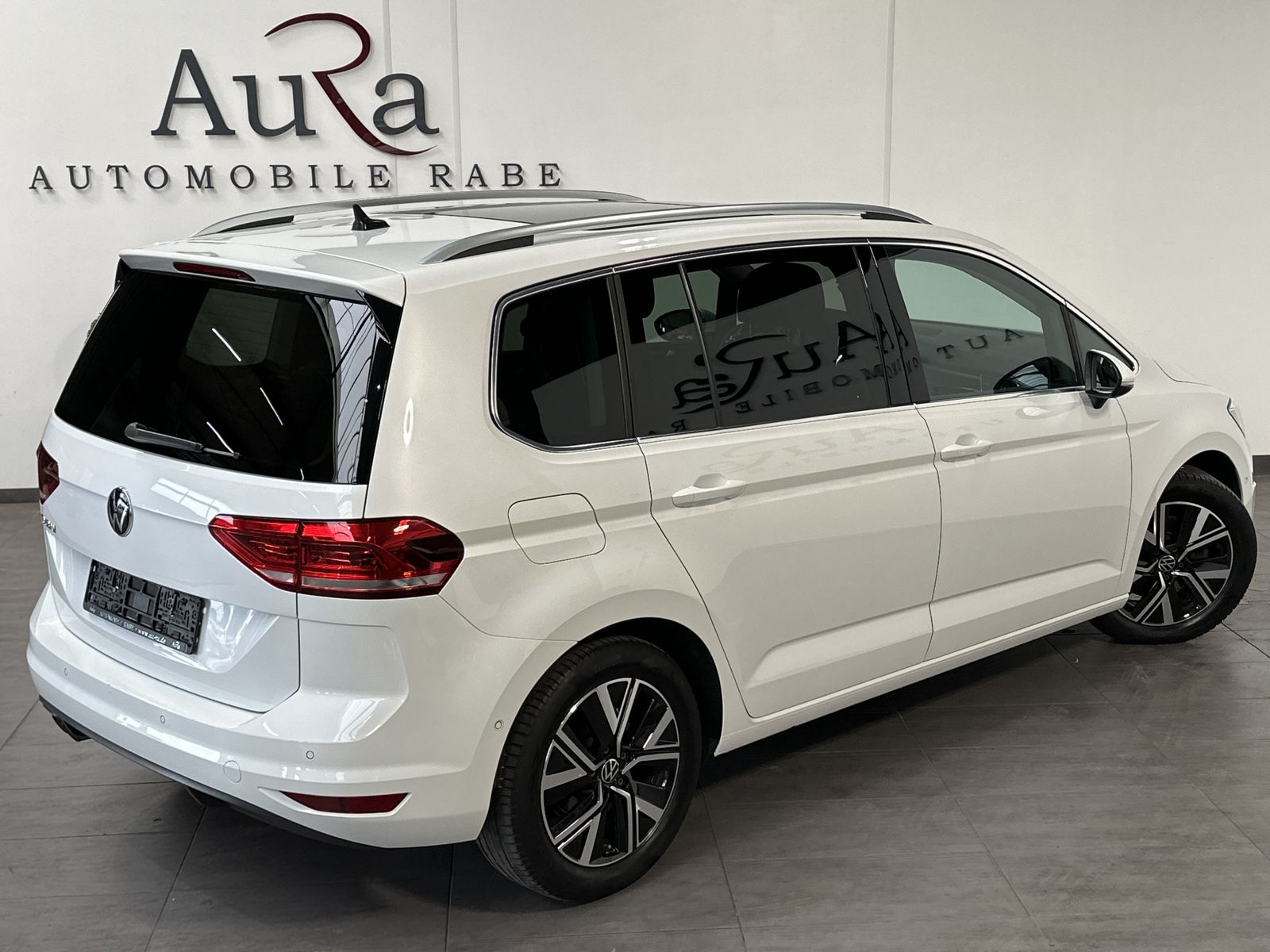 Fahrzeugabbildung Volkswagen Touran 2.0 TDI DSG Highline NAV+LED+AHK+KAM+PANO