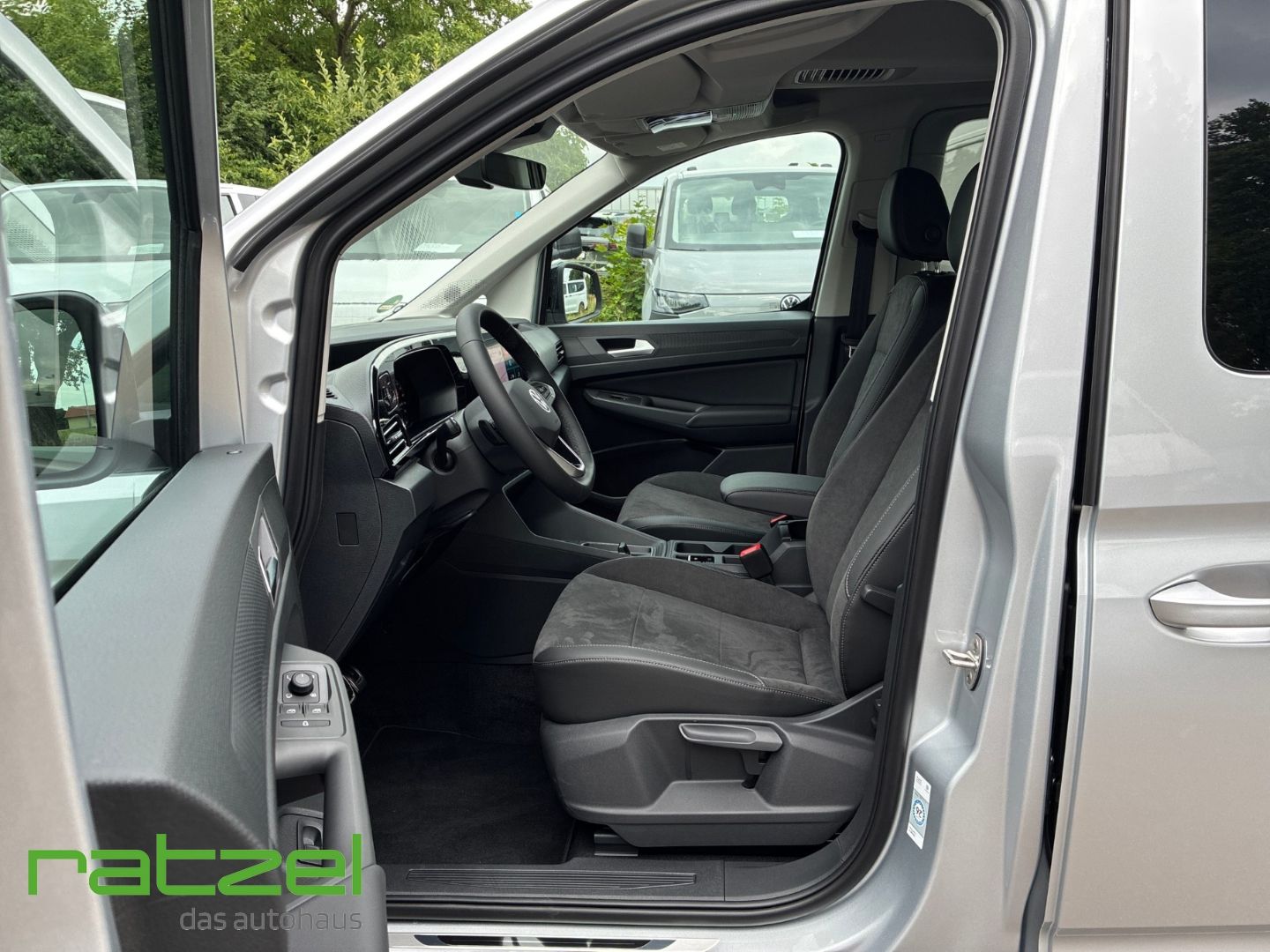 Fahrzeugabbildung Volkswagen Caddy Style TSI 1.5 eHybrid RFK+AHK+NAVI+LED+ACC