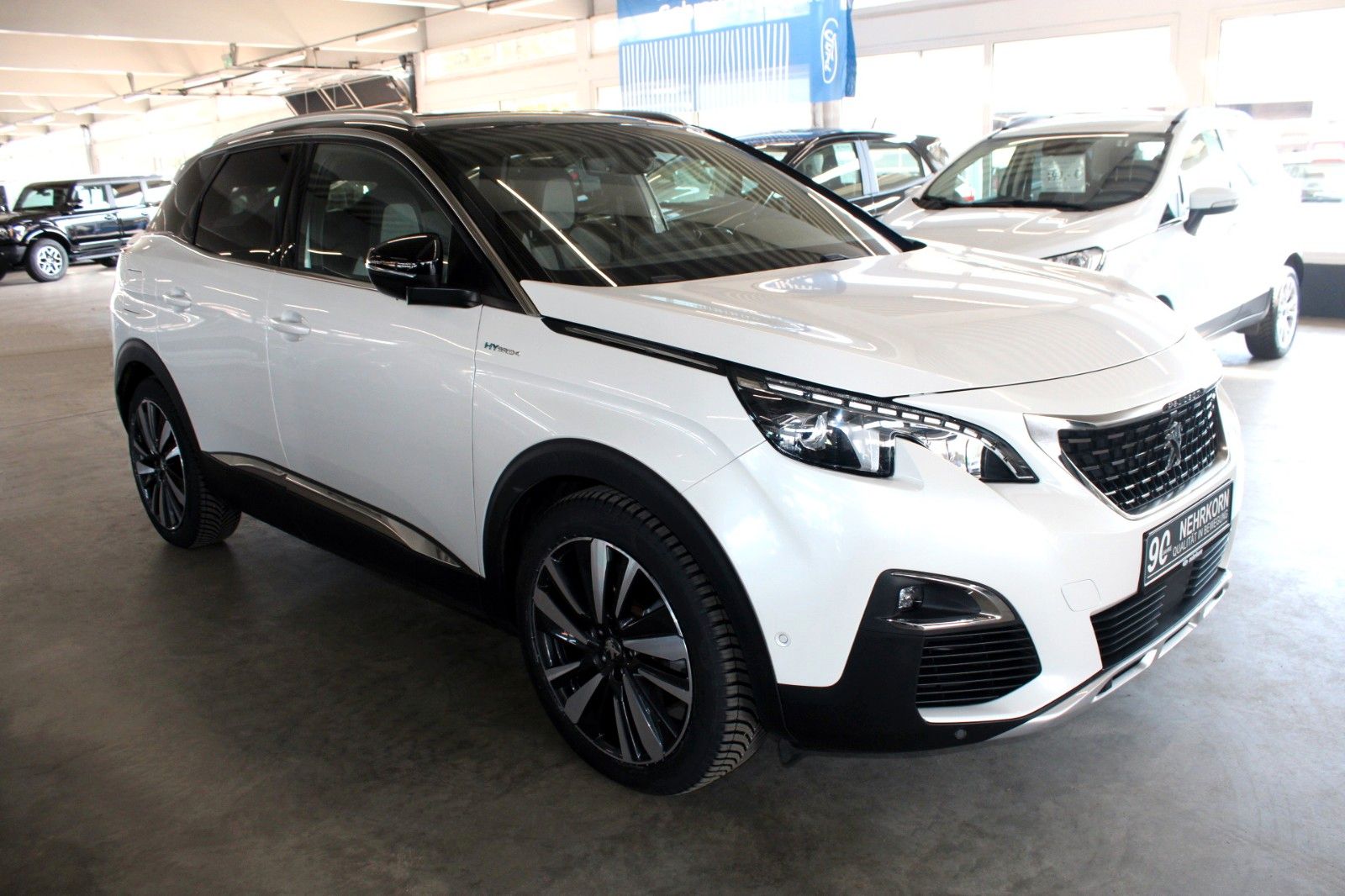 Fahrzeugabbildung Peugeot 3008 HYBRID4 300 e-EAT8 GT Full LED Panodach uvm