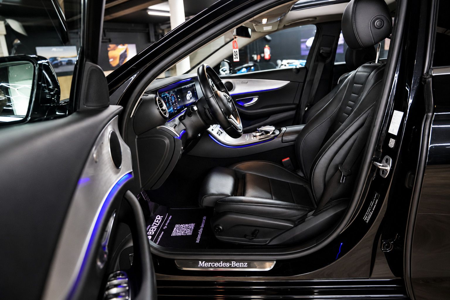 Fahrzeugabbildung Mercedes-Benz E 220 E 220 d Avantgarde *Pano*Ambiente*Widescre