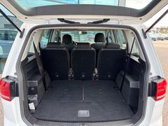 Fahrzeugabbildung Volkswagen Touran 1.5 TSI 7-Sitzer Einparkh. Tempomat 17"