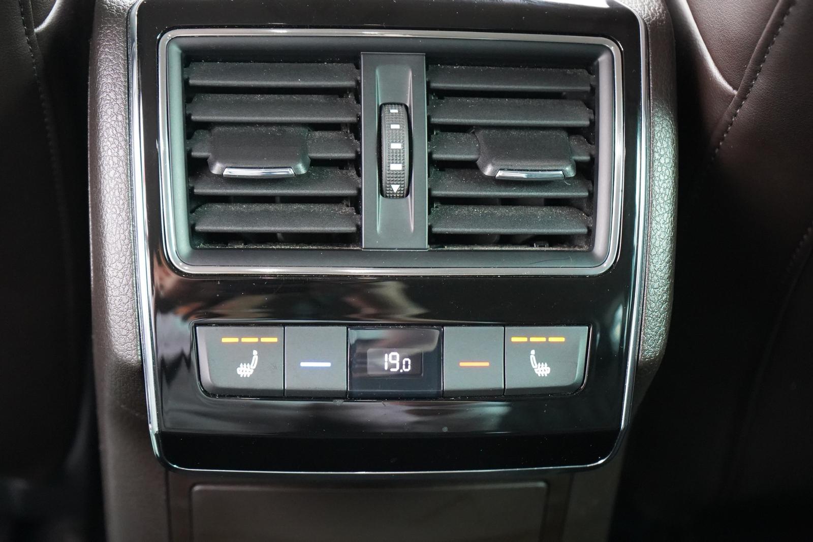 Skoda Superb Combi 2.0 TSI 4x4 DSG LED Navi AHK ACC