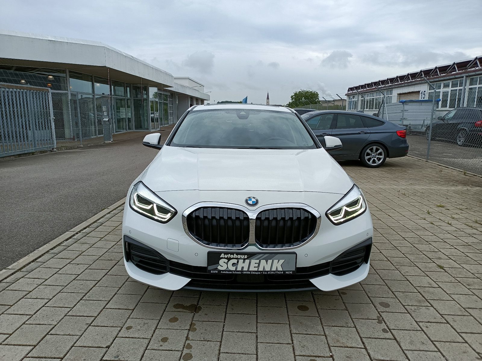 BMW 120i /Automatik /LED/ Navi/ PDC/ SHZ