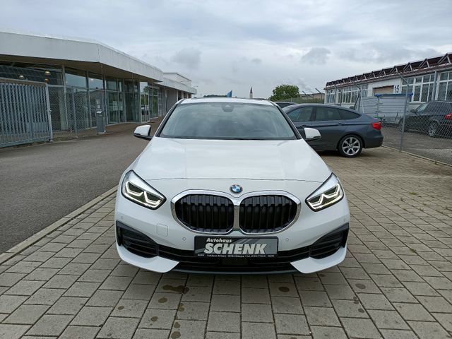 BMW 120i /Automatik /LED/ Navi/ PDC/ SHZ