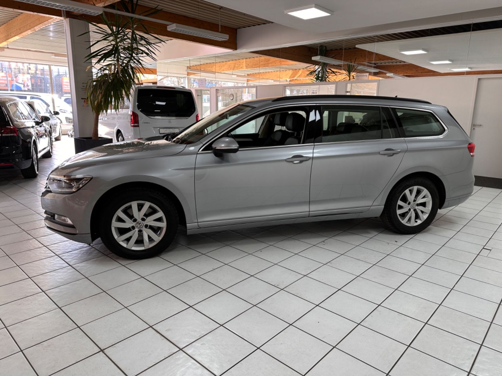 Fahrzeugabbildung Volkswagen Passat Variant Comfortline BMT/Start-Stopp