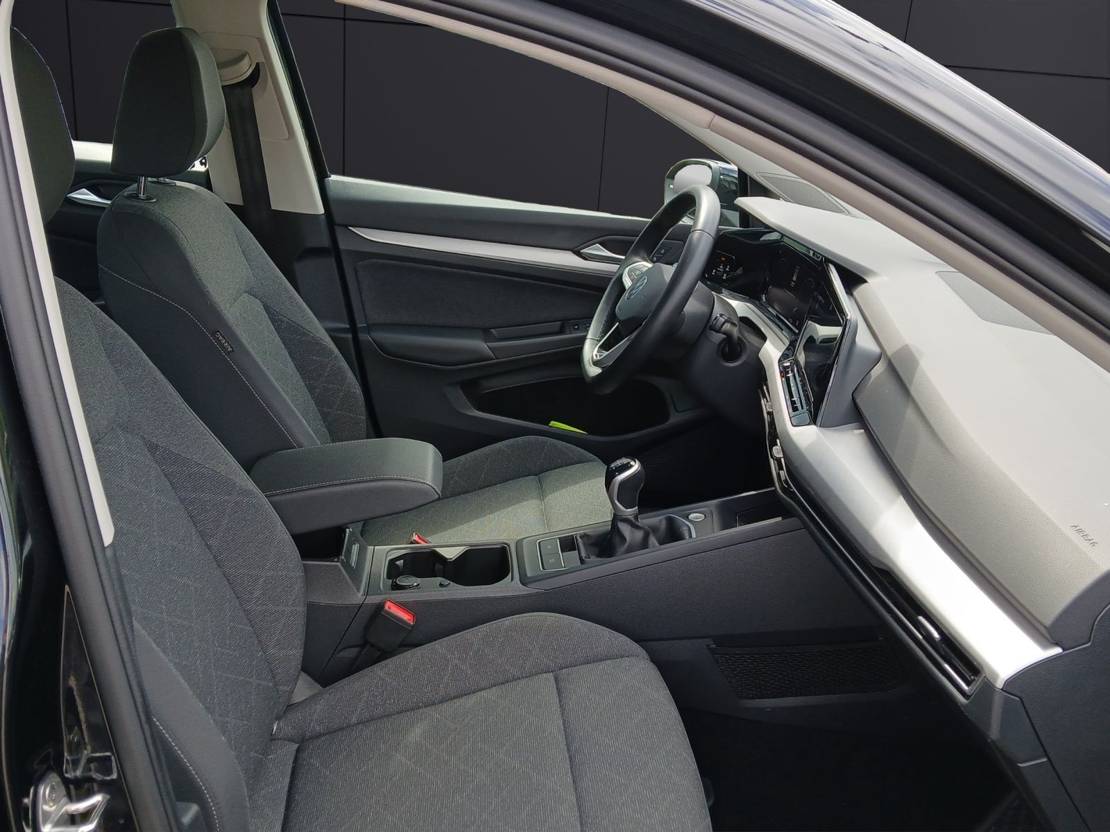 Fahrzeugabbildung Volkswagen Golf VIII Variant TDI Life LED Navi AID ACC Park