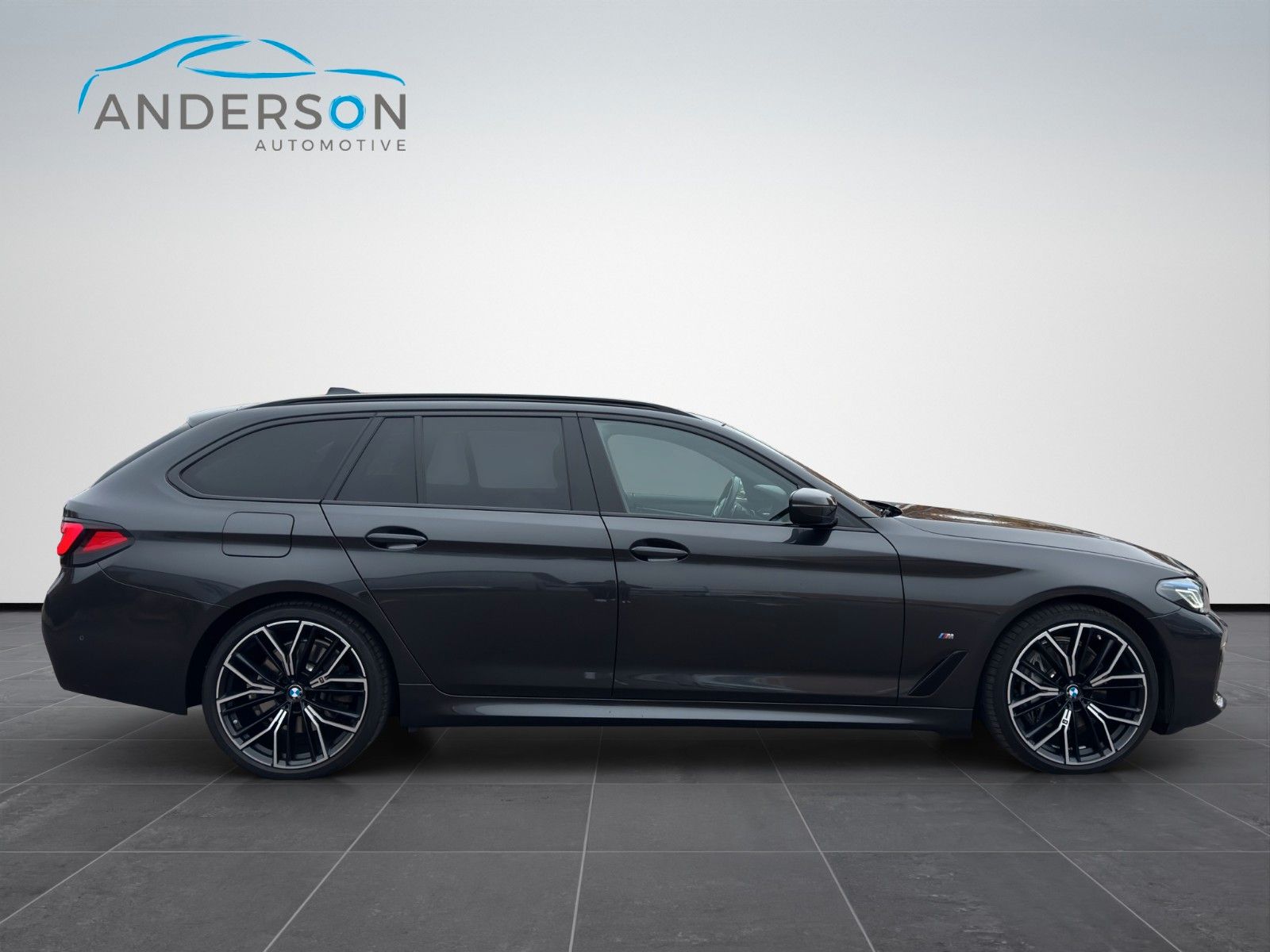 Fahrzeugabbildung BMW 530D TOURING XDRIVE M SPORT HUD H&K PANO LASER