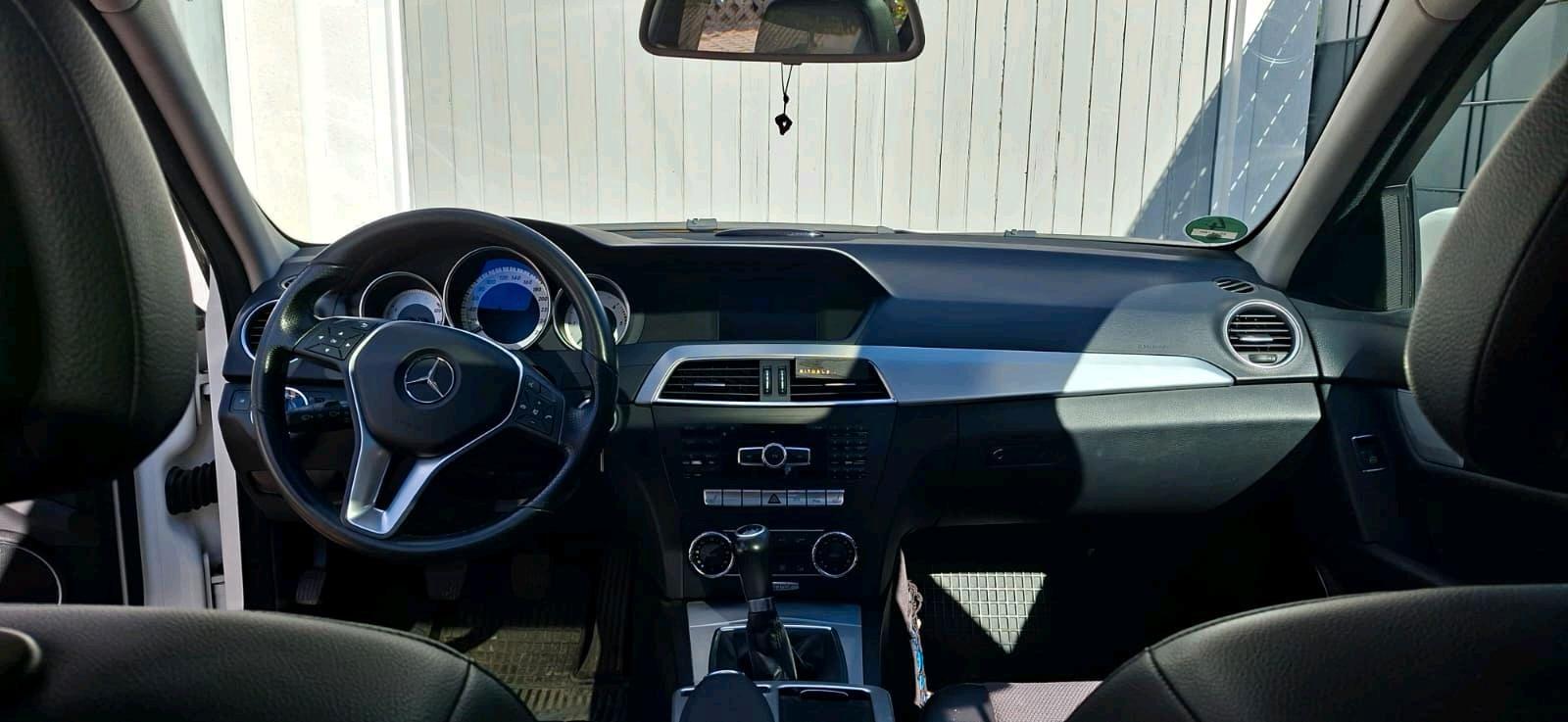 Mercedes-Benz C220 2012 — photo 10