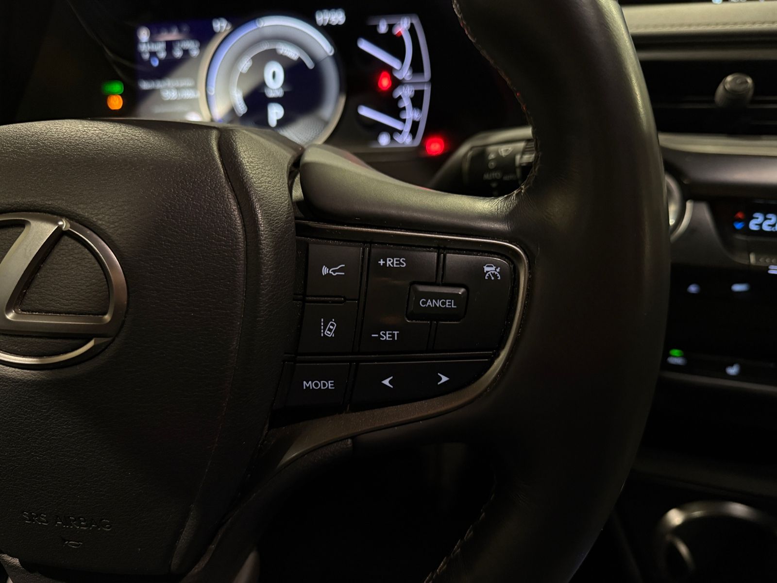 Fahrzeugabbildung Lexus UX 250 h RFK LED ALU 18"