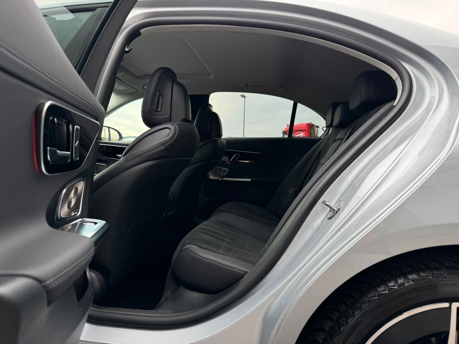 Fahrzeugabbildung Mercedes-Benz C 220 d AMG Distr+Burm+S-Dach+Ambiente
