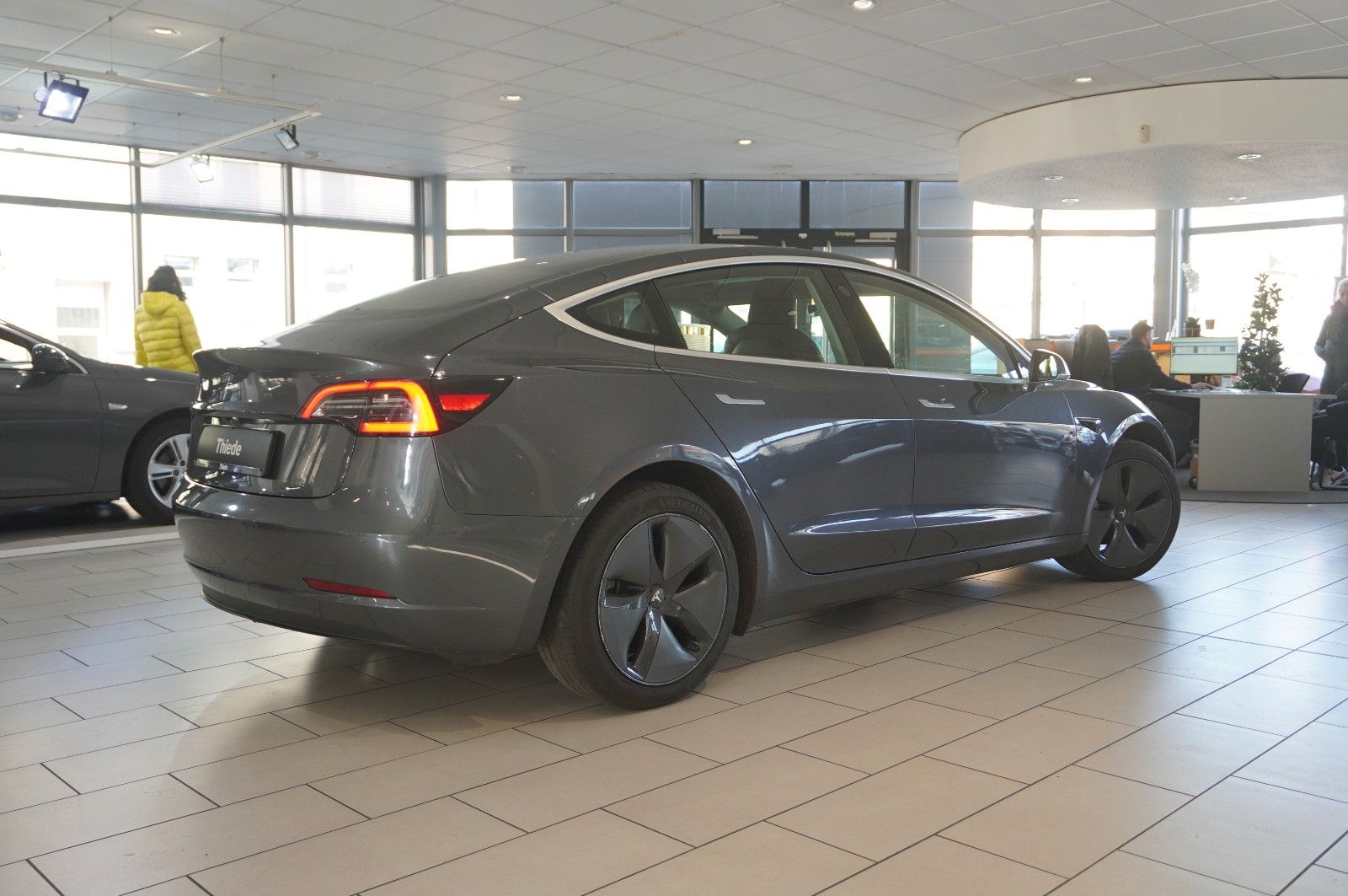 Fahrzeugabbildung Tesla Model 3 Standard Range Plus NAVI/KAMERA/SH/PANO