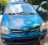 Nissan Almera Tino mit Anhängerkupplung - Nissan Almera Tino aus 2002