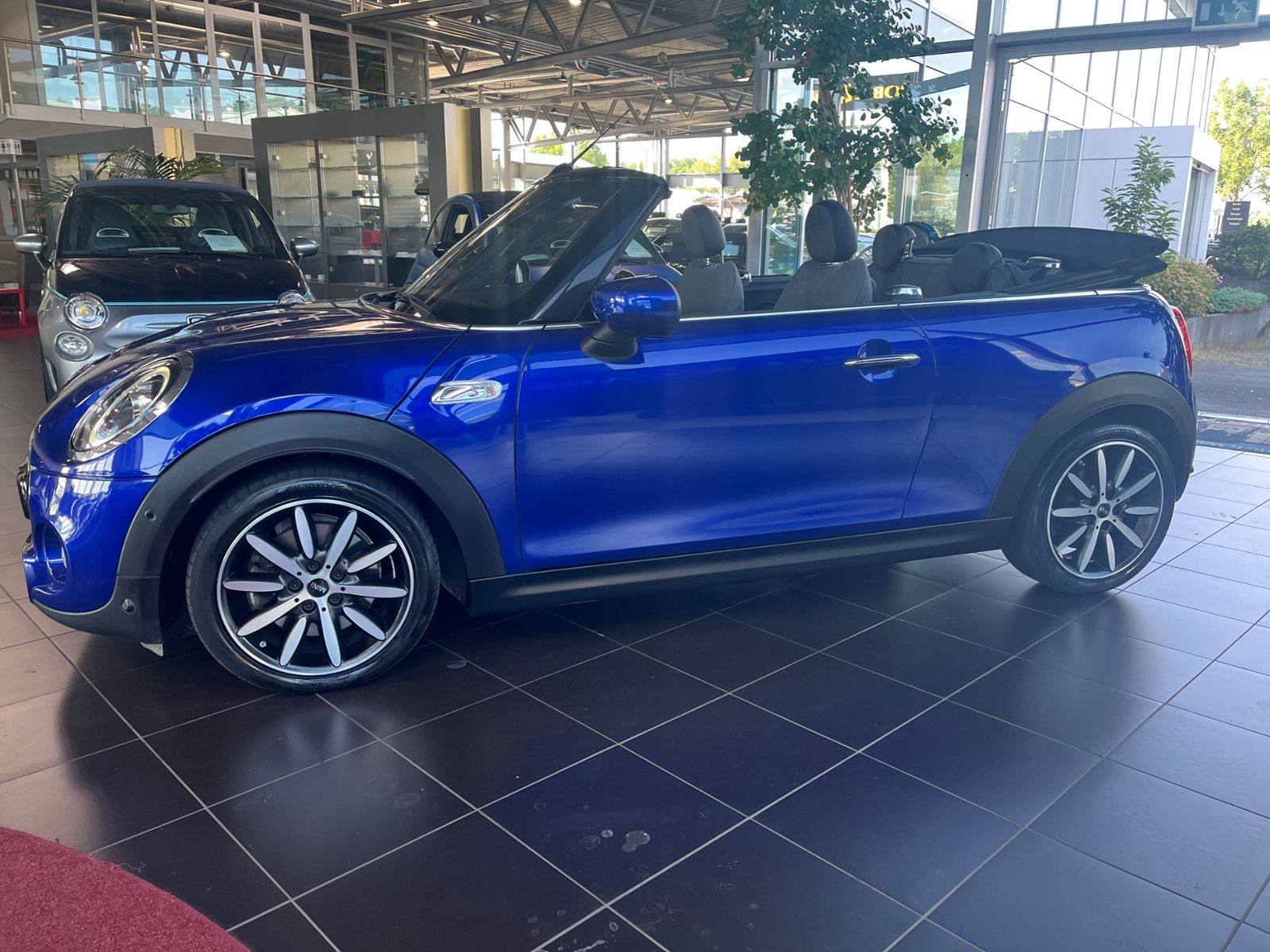 Fahrzeugabbildung MINI Cabrio Cooper S Chili LED NAVI ALU