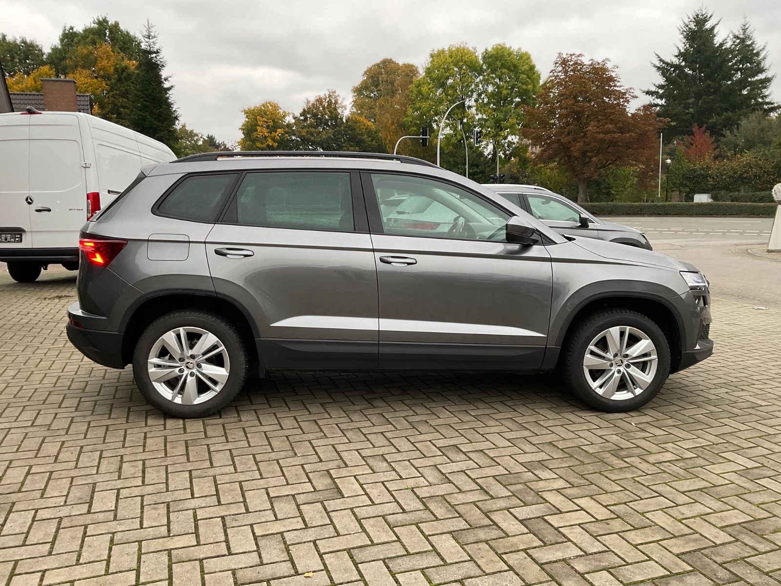 Fahrzeugabbildung SKODA Karoq 1.5l TSI DSG ACC,Kamera,Navi,LED,ACC