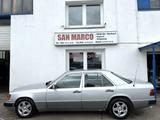 Mercedes-Benz 300 H-Kennzeichen - Mercedes-Benz 300 mit Benzin-Antrieb: Schiebedach