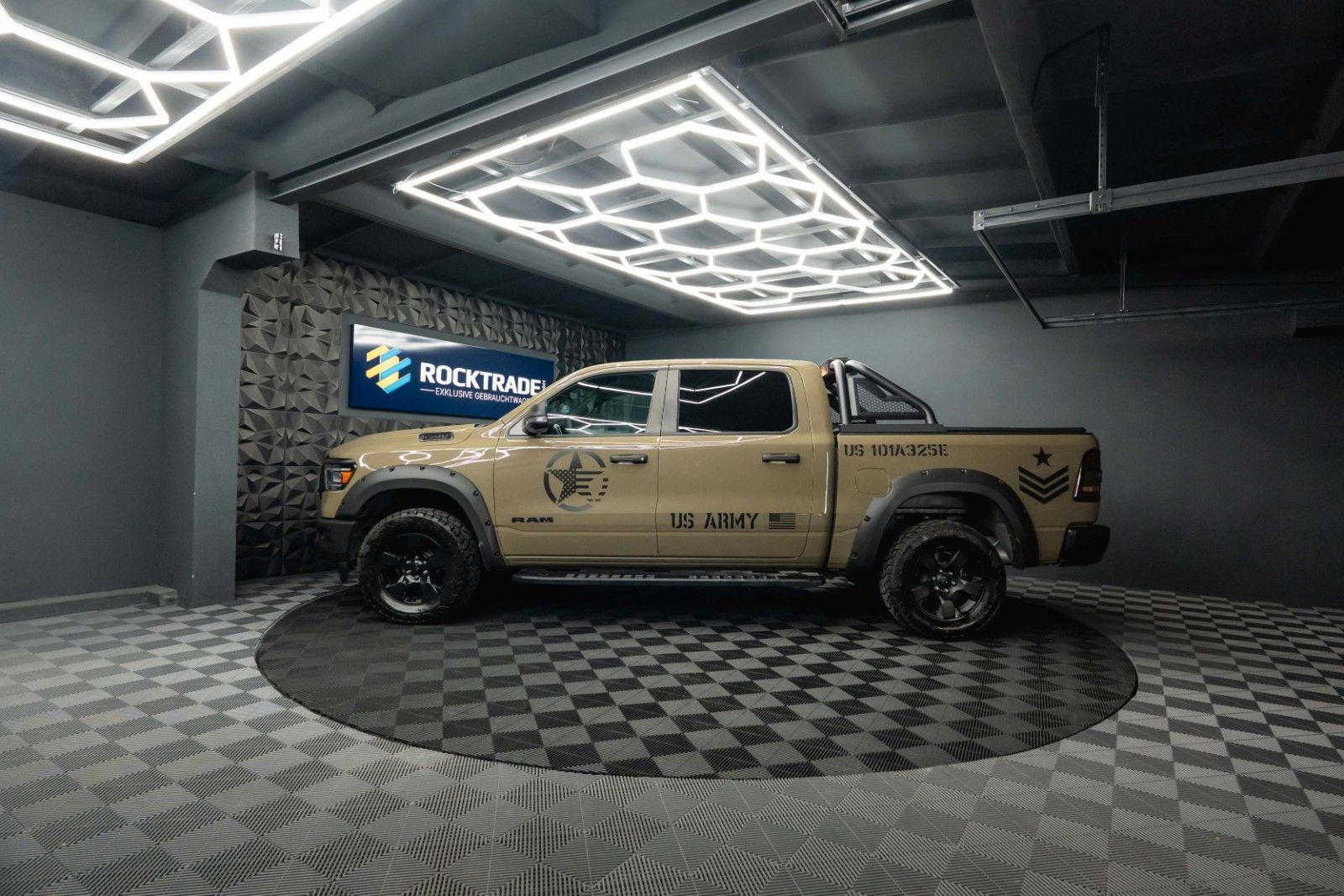 Fahrzeugabbildung Dodge RAM 5.7 V8 HEMI 4x4 NIGHT OFFROAD ARMY STYLE LED