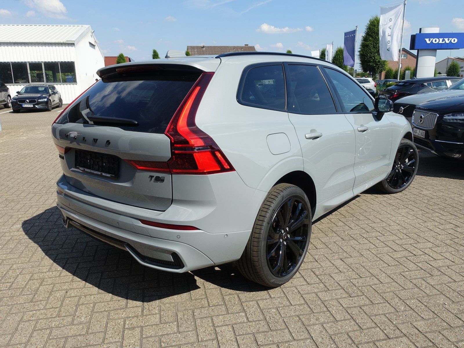 Volvo XC60 Black Edition Plus T8 AWD Plug-in Hybrid imagem 2