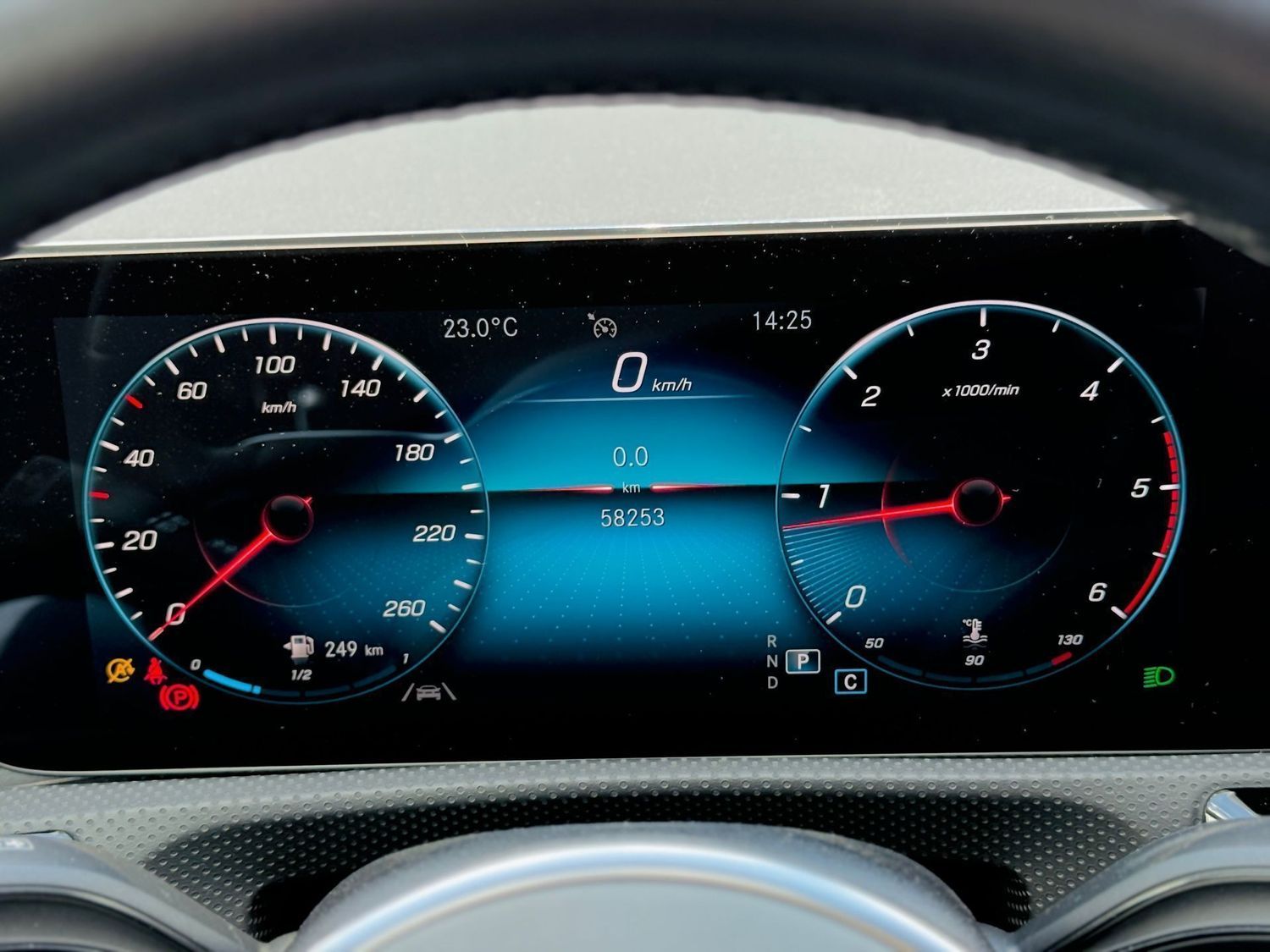 Fahrzeugabbildung Mercedes-Benz A 220 d NIGHT PROGRESSIVE, 360°, Totw., LED, PTS