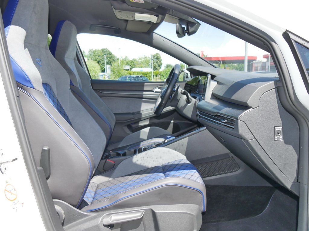 Volkswagen Golf VIII R 2.0 TSI DSG DCC Kamera DigCockpit IQ foto 4