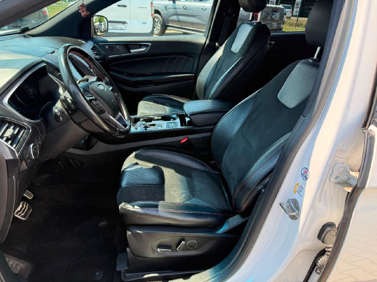 Fahrzeugabbildung Ford Edge ST-Line 4x4 Pano, AHK, Vollausst., Matrix