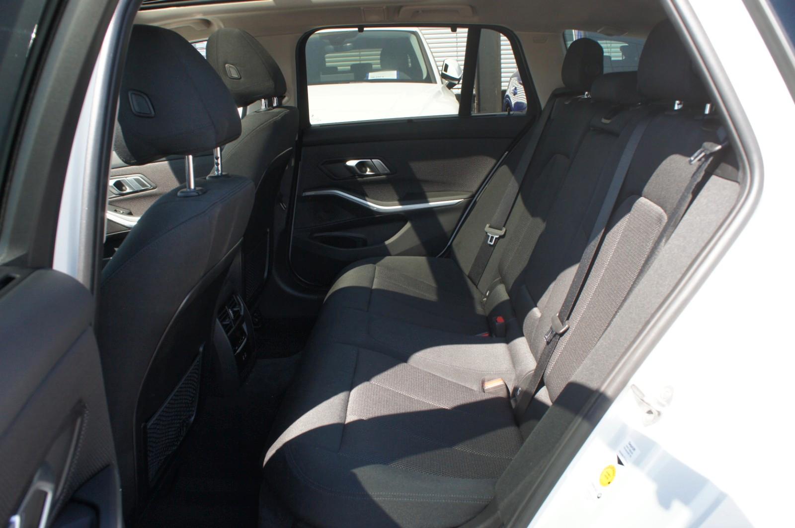 BMW 320 i Touring *ACC*HUD*PANO*LED*KAM*FACELIFT*, миниатюра 15