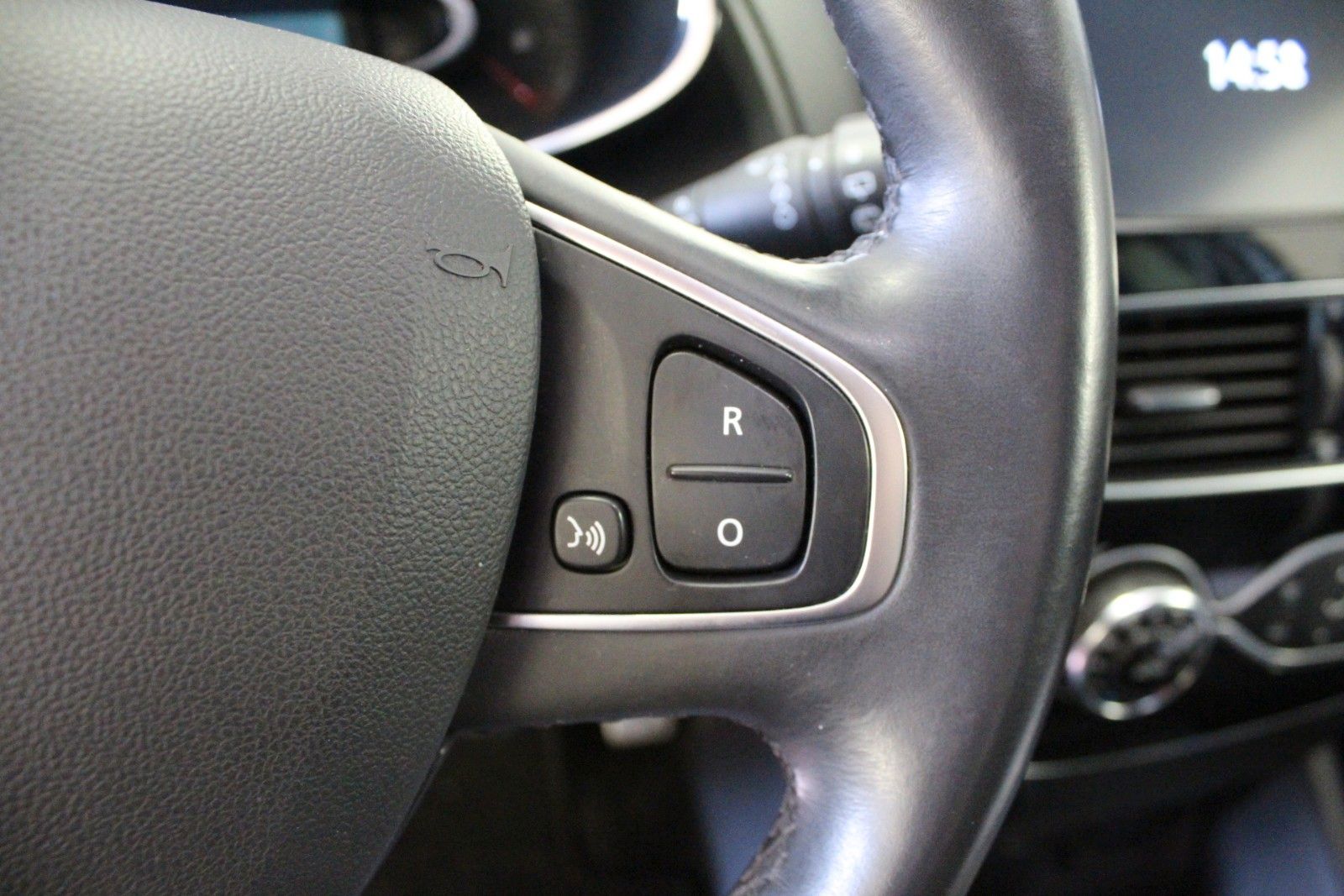 Fahrzeugabbildung Renault Clio TCe 90 IBose Edition *Navi*Klima*PDC*