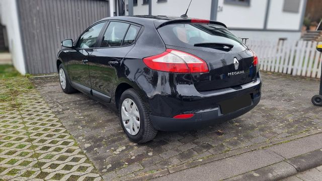 Renault Megane 1.6L - 110 PS - UNFALLFREI!!