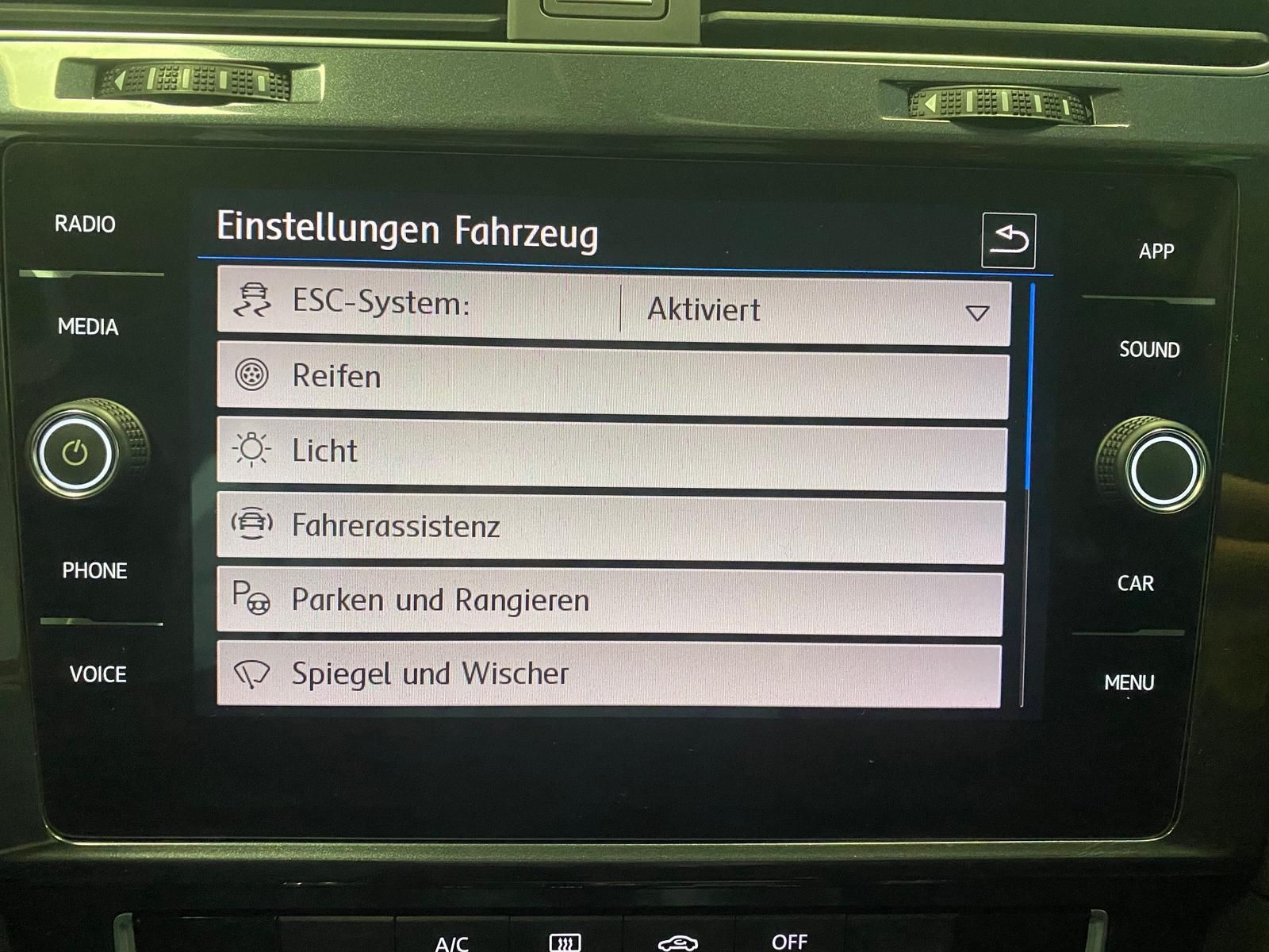 Fahrzeugabbildung Volkswagen Golf Variant 1.0 TSI Trendline BMT+KLIMA+PDC+LED