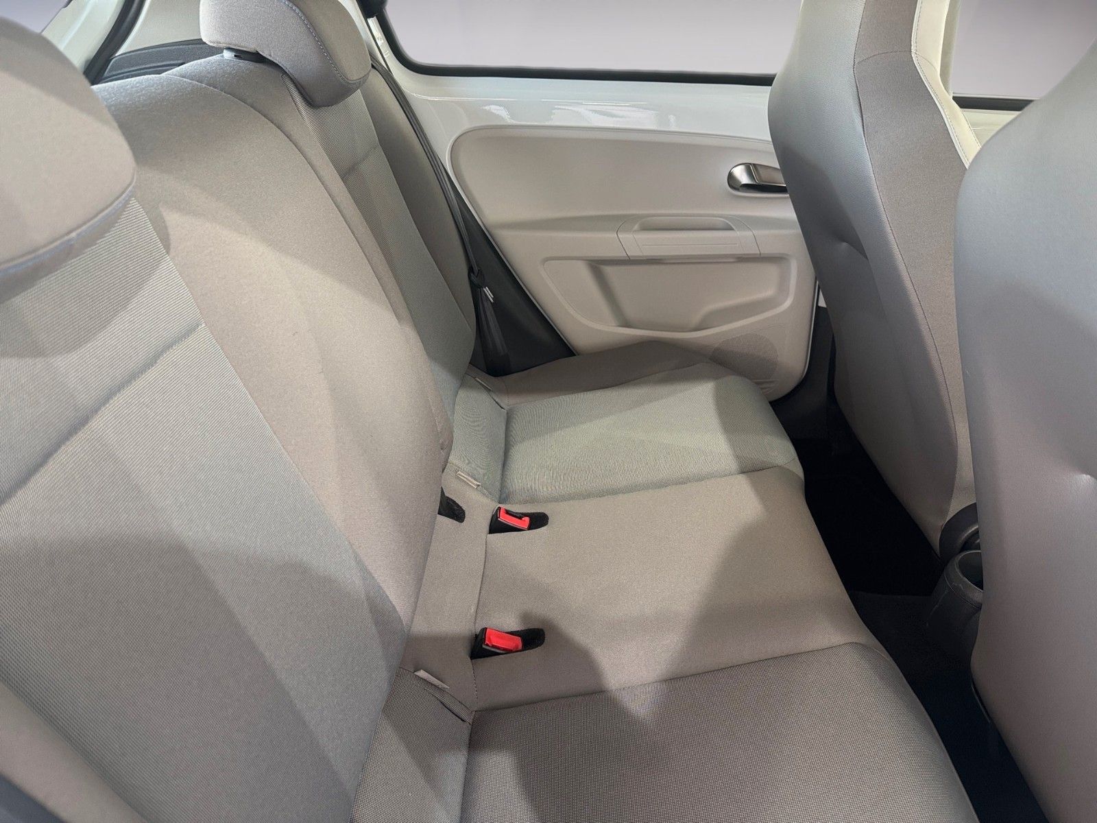 Fahrzeugabbildung Volkswagen e-up! high
