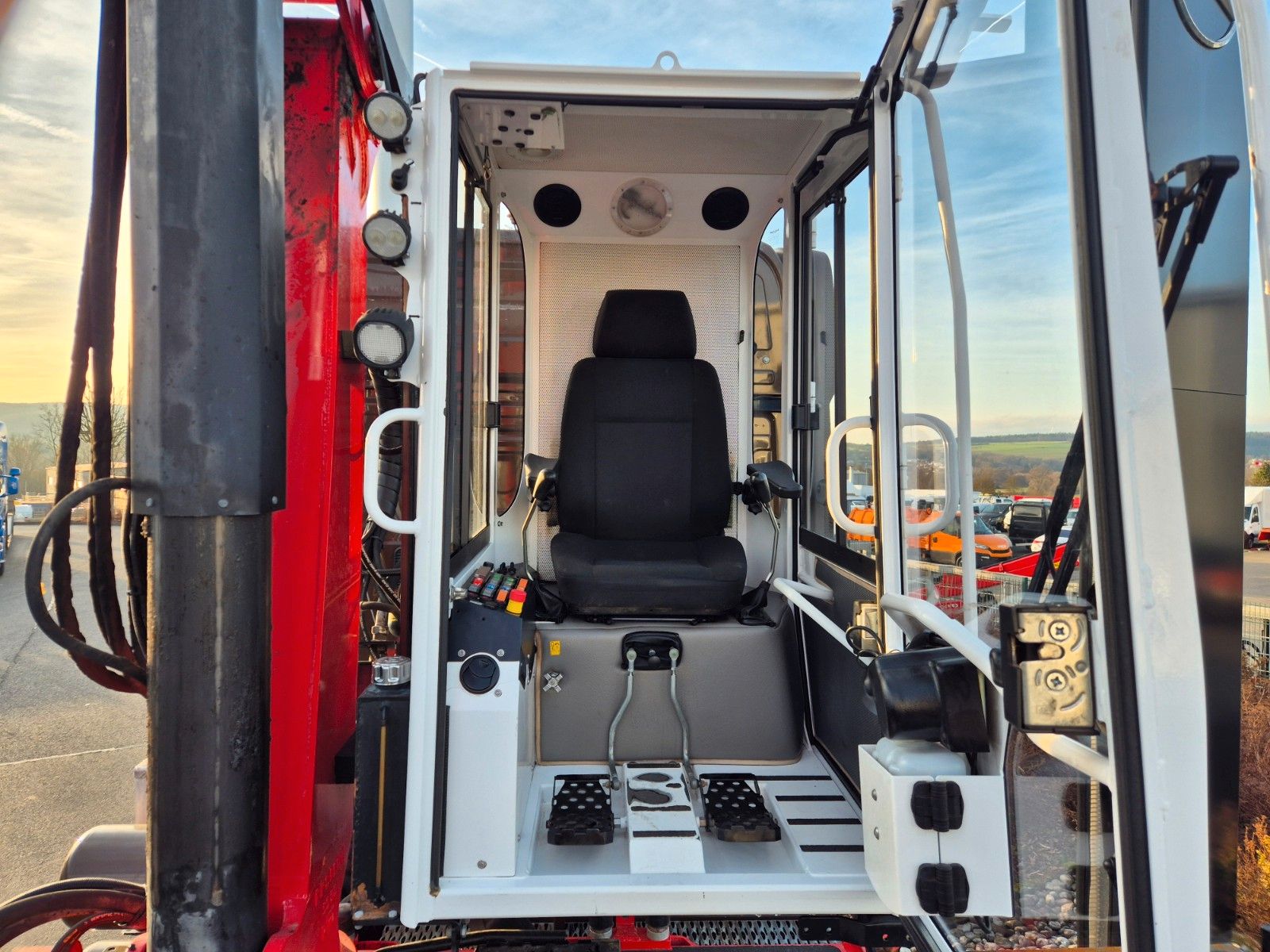 Fahrzeugabbildung Mercedes-Benz Arocs 3351 LS 6x6 Palfinger S260Z96 Y Crane