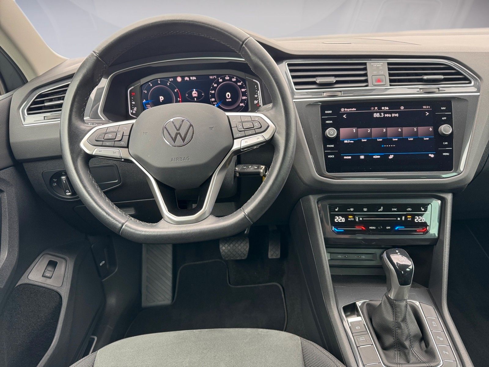 Fahrzeugabbildung Volkswagen Tiguan Elegance 1.5 TSI